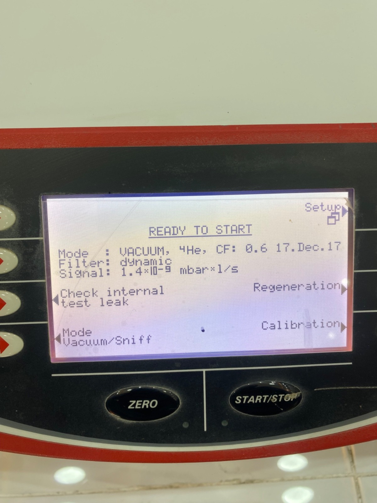 PFEIFFER VACUUM HLT 570 Helium Leak Detector, 120 V