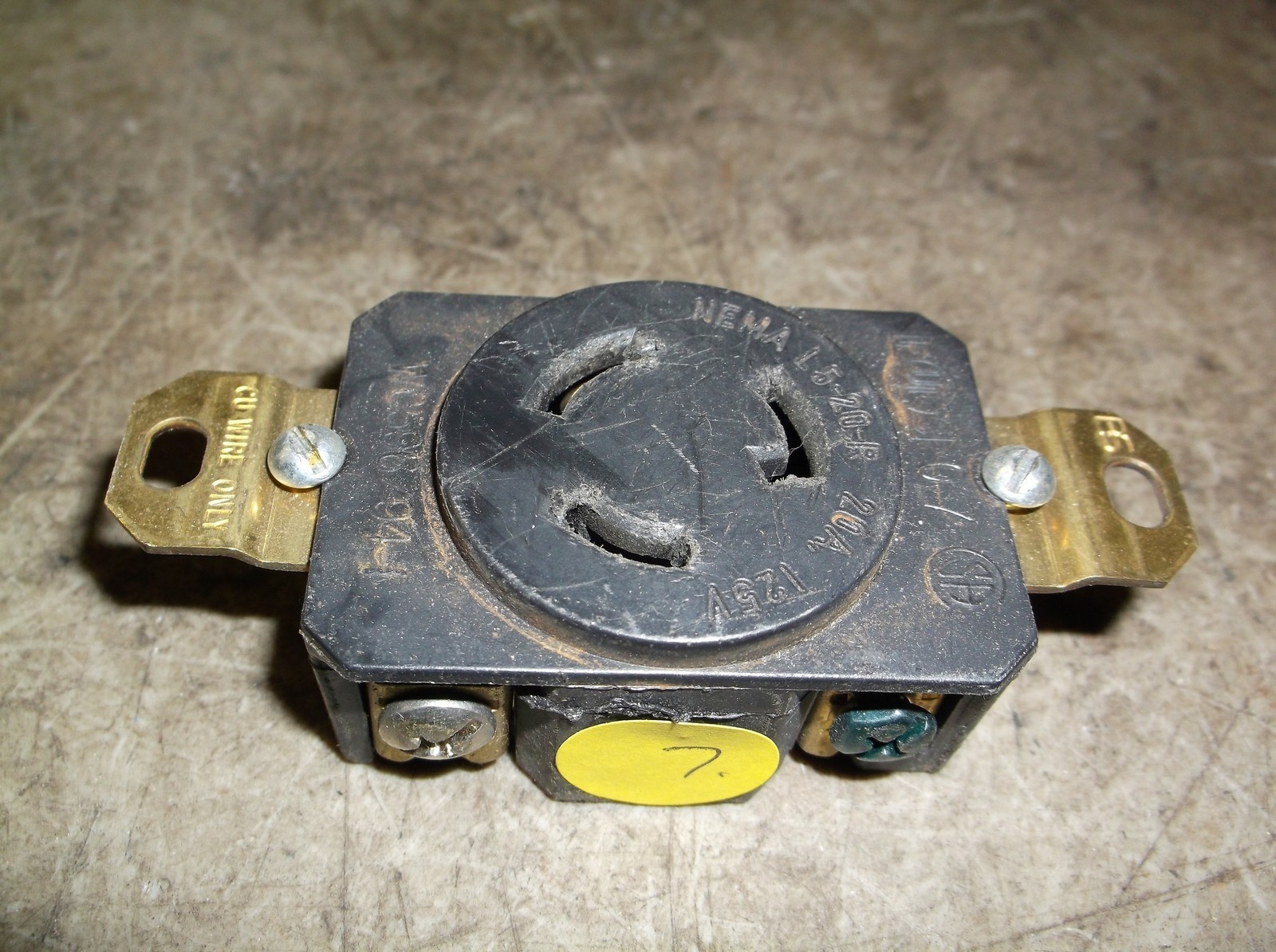 Leviton Nema L5-20-R 20A 125V Twist Lock Receptacle WC596/94-1 *FREE SHIPPING*