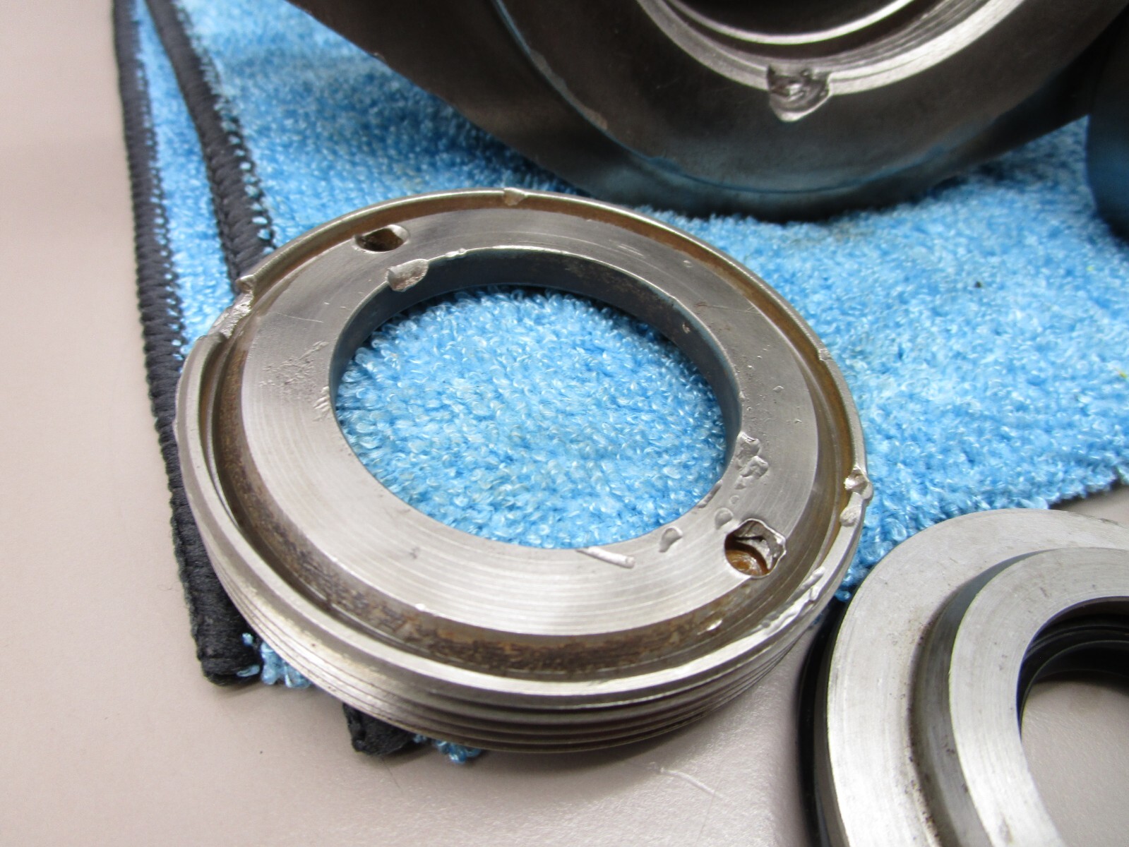 Commercial P25 P37 Hydraulic Pump Tapered Bearing Front Cover Housing 2-Bolt