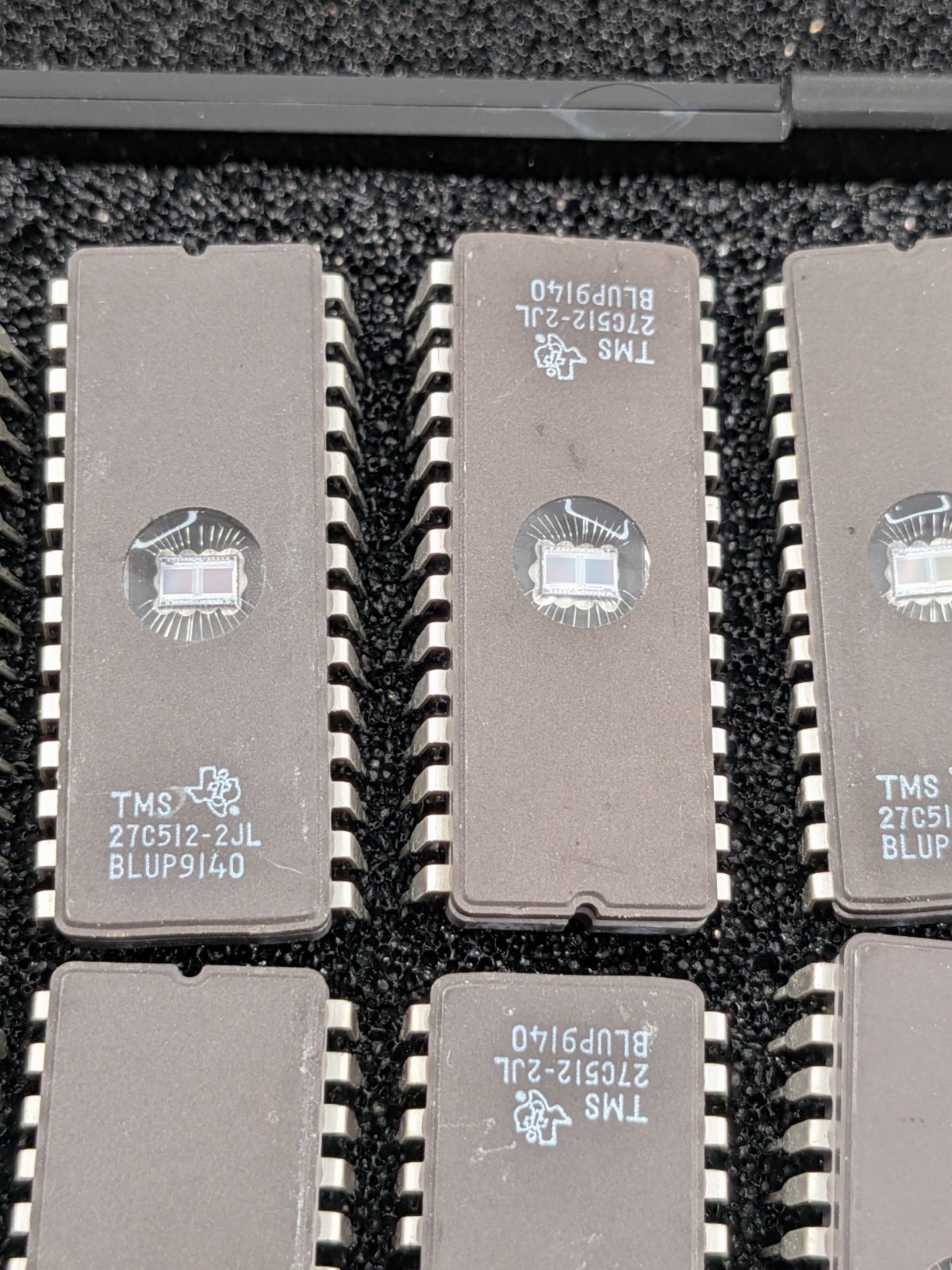 IC Lot. 24 Pcs TI 27C512 28 Pin Ceramic UV EPROM IC + 5 TSCC51 uControllers