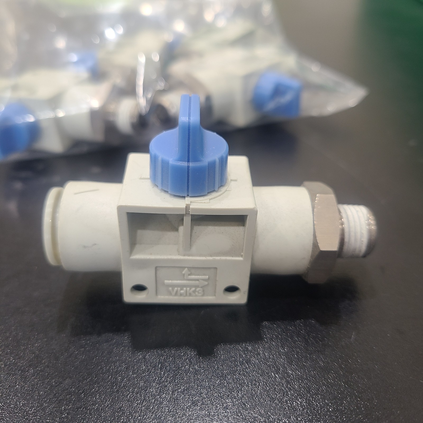SMC VHK3 Exhausting Ball Valve 12mm Tube x 1/4 MPT 145 PSI (LOT OF 5)