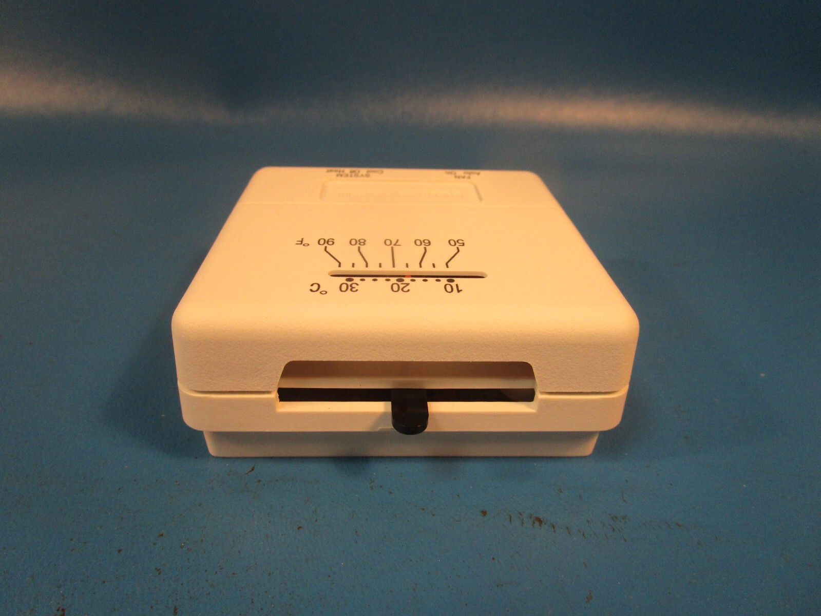 Honeywell T812C 1000, 24VAC Heating and Cooling Thermostat 24V