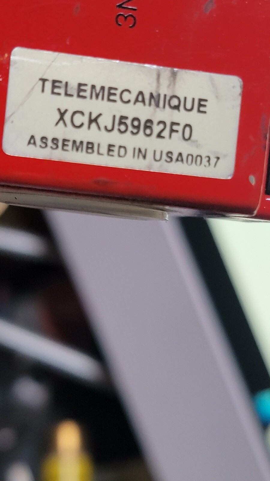Telemecanique XCK-J5962F0/XCK-J…H7 Limit Switch 110V Coil NOS NO KEY LOC T1