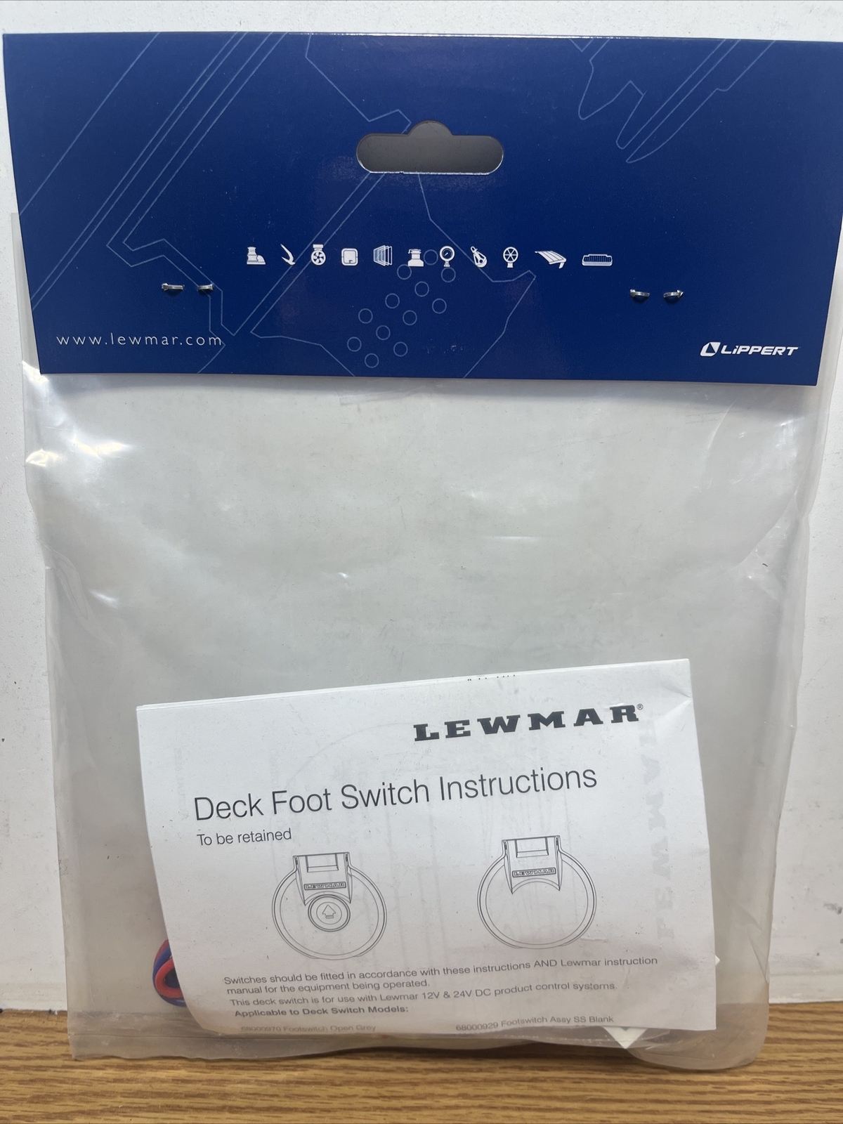 Lewmar 68000918 Windlass Down Deck Foot Switch Assembly w/Cap -White