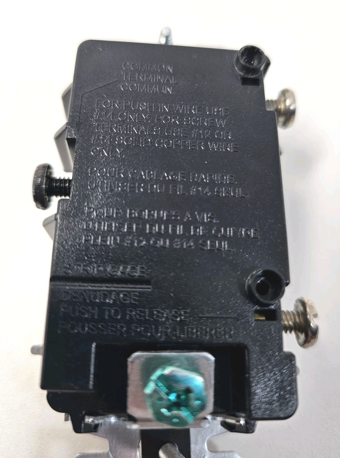 Leviton 1754-W 15A 1-Pole Non-Grounding Push-In Dual Rocker Switch