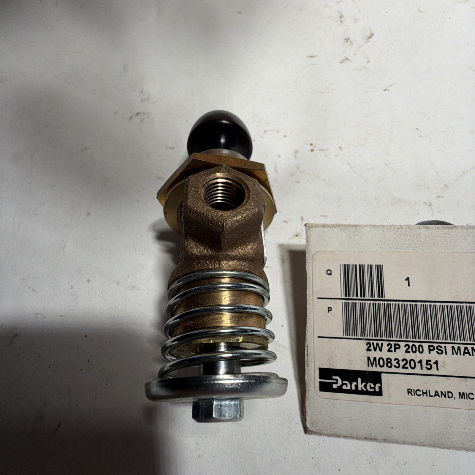 SCHRADER BELLOWS / PARKER – M08320151 VALVE, MANUAL, 1/4NPT, Max 200PSI USA NNB
