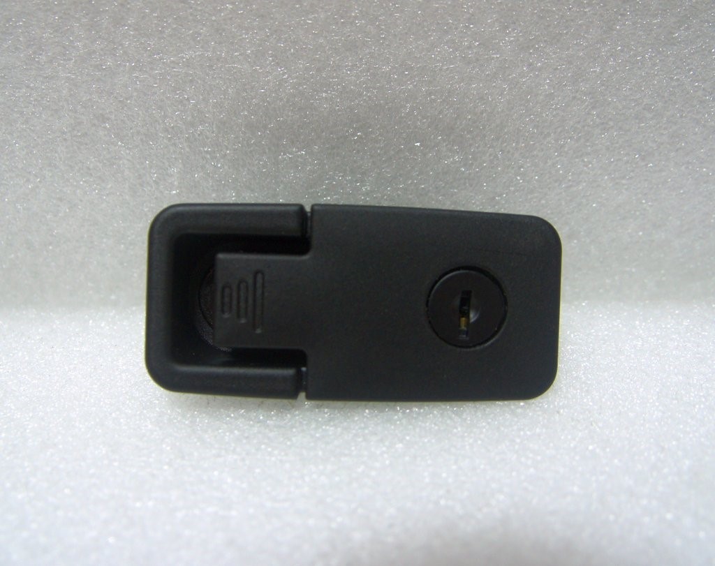 Case of 40 NEW Southco 62-42-251-2 Locking Compression Latch Flush, Black