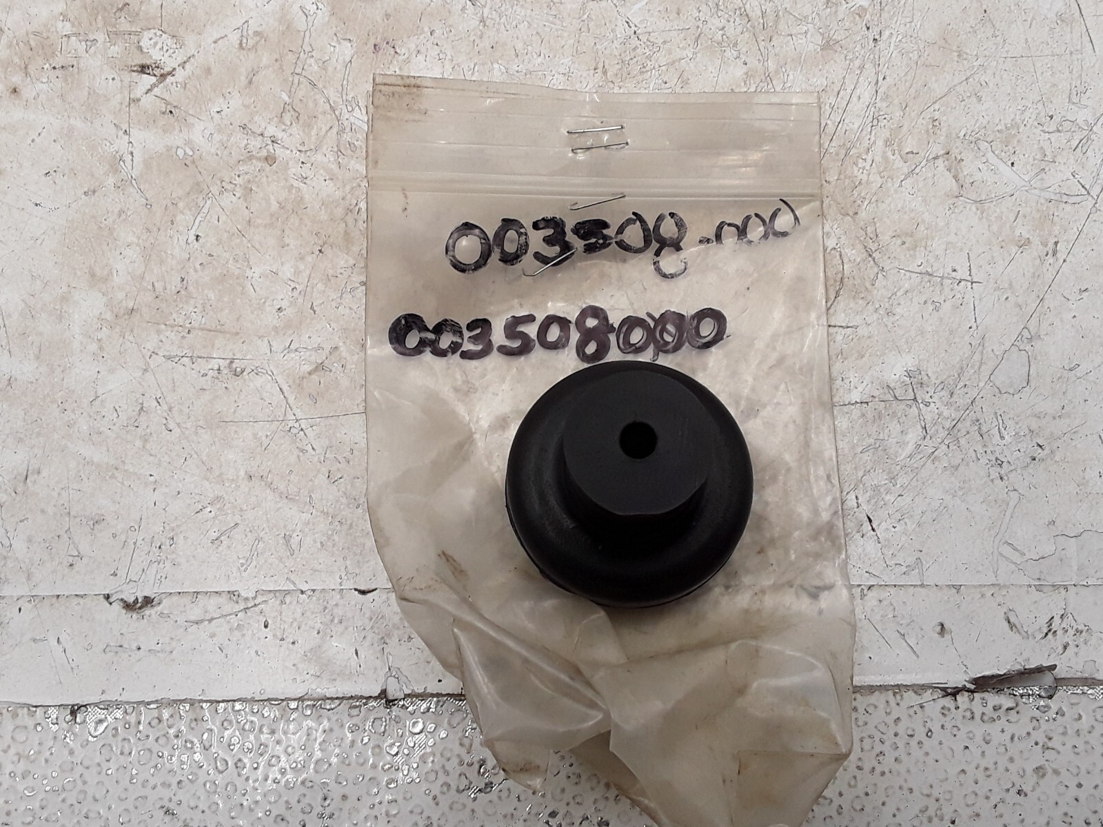 UpRight Knob 0035080-000