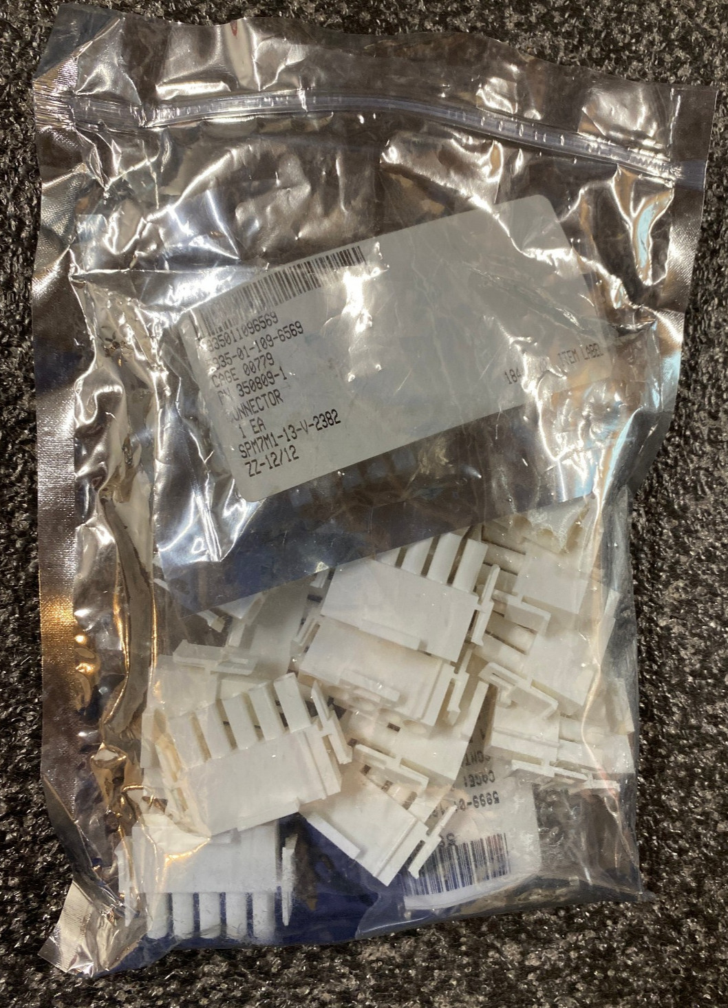 20 units Rectangular Housing Connector Plug 350809-1 and Electrical Contacts