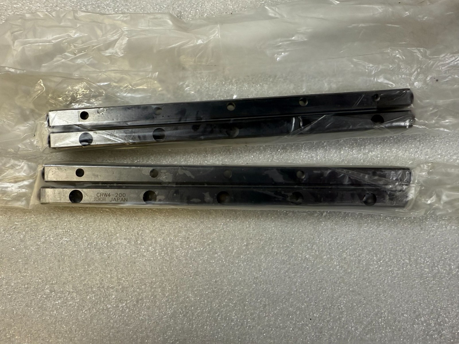 IKO CRW4-200 Crossed Roller Guide Way NEW