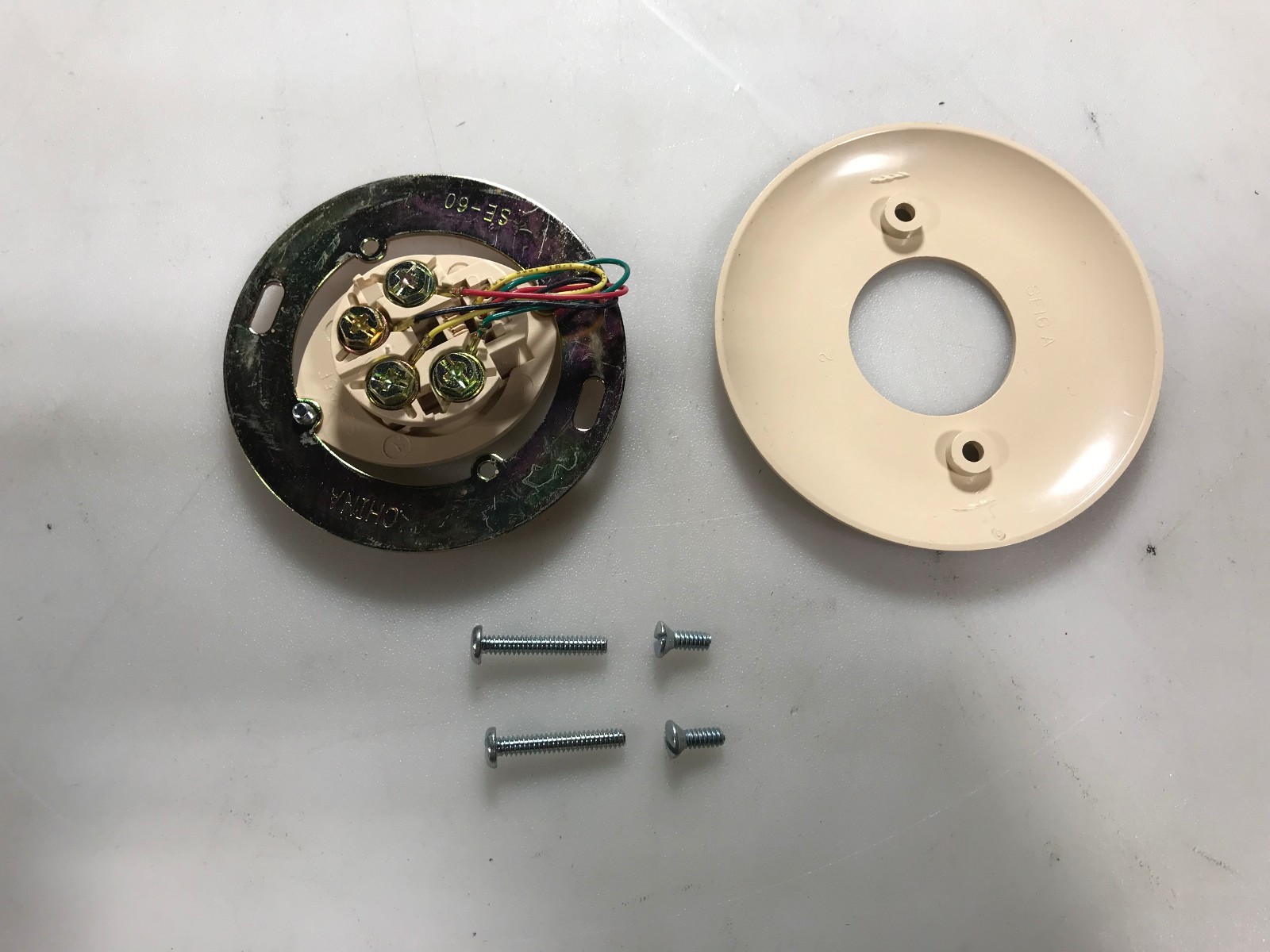 Suttle SE-625B2-4-50 (Round- RJ11) Wall Plate-Plastic Ivory