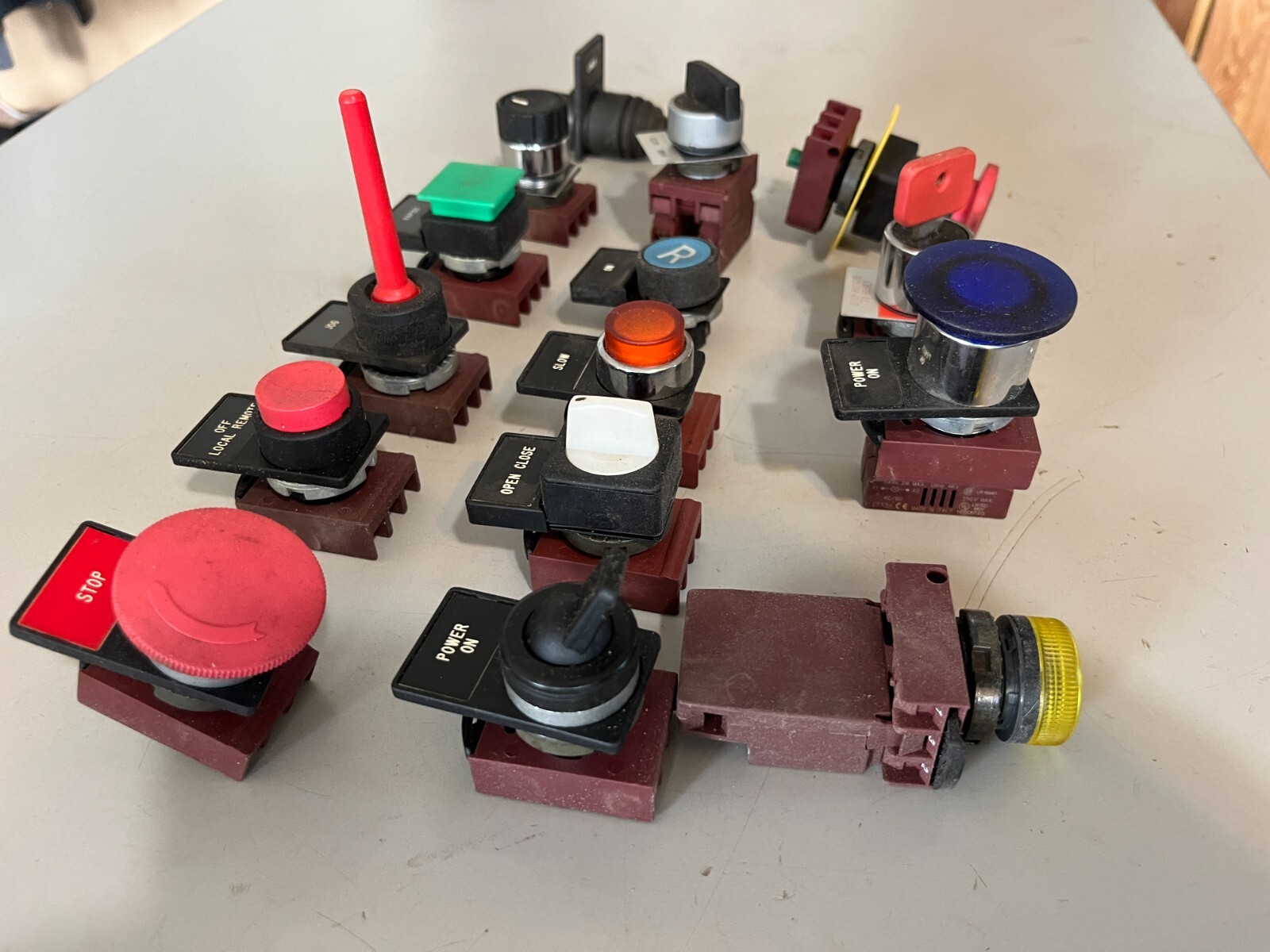 Assorted Switches/Knobs, Electrical, 15 in Lot