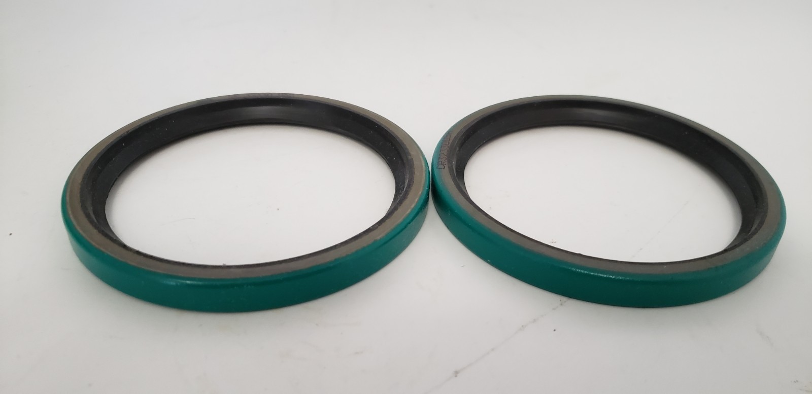 SKF 32330 SINGLE LIP OIL SEAL, 3.25 x 3.876 x 0.375″, CRW1 P (LOT OF 2) NIB