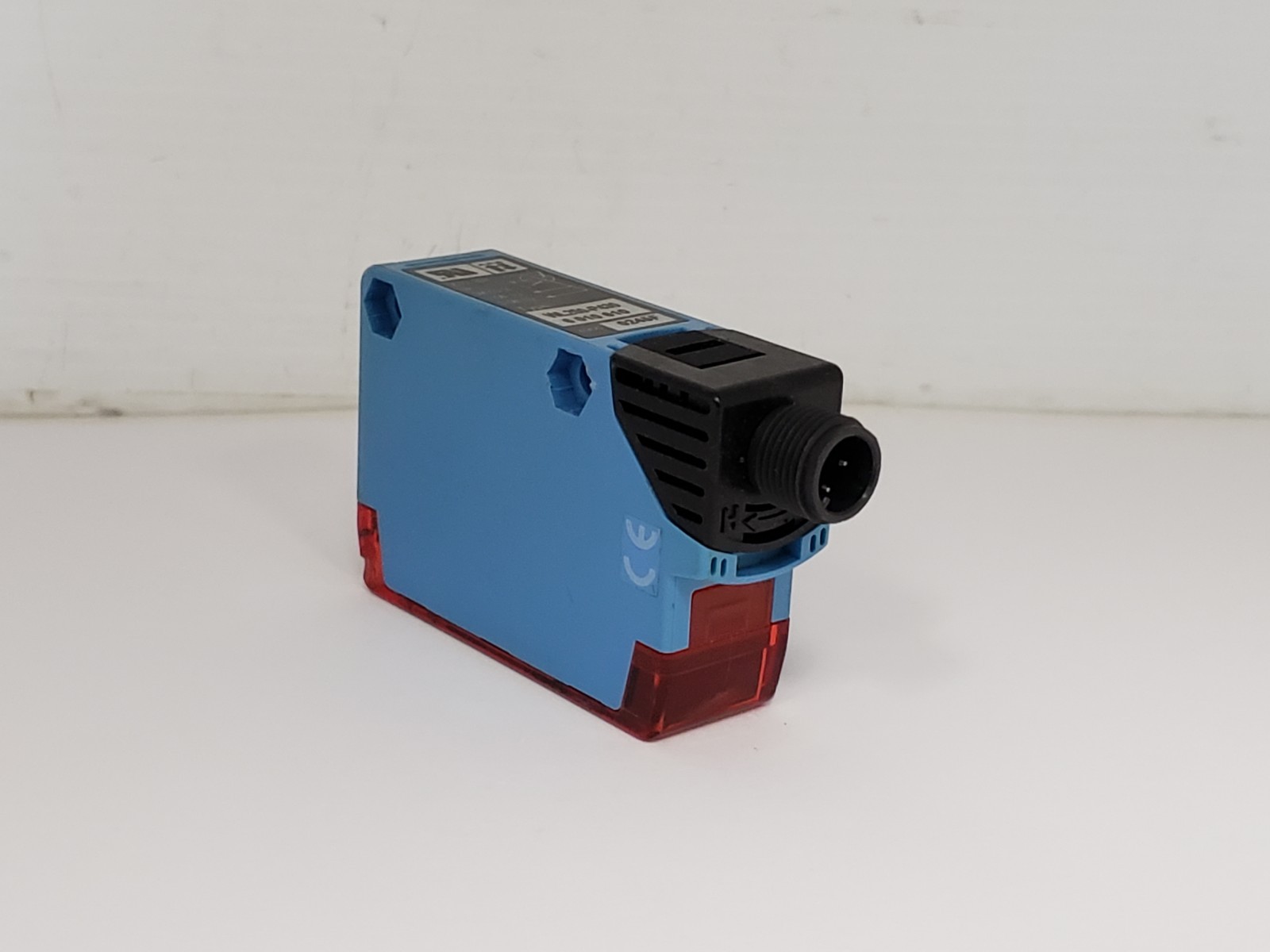 SICK WL250-P430 PHOTOELECTRIC SENSOR RETRO-REFLECTIVE 10-30 VDC PNP 4 PIN