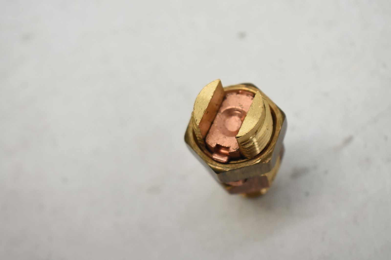 Burndy KC26 #276595 Mechanical Grounding Connector 2-2/0 Str 2-3/0 Str