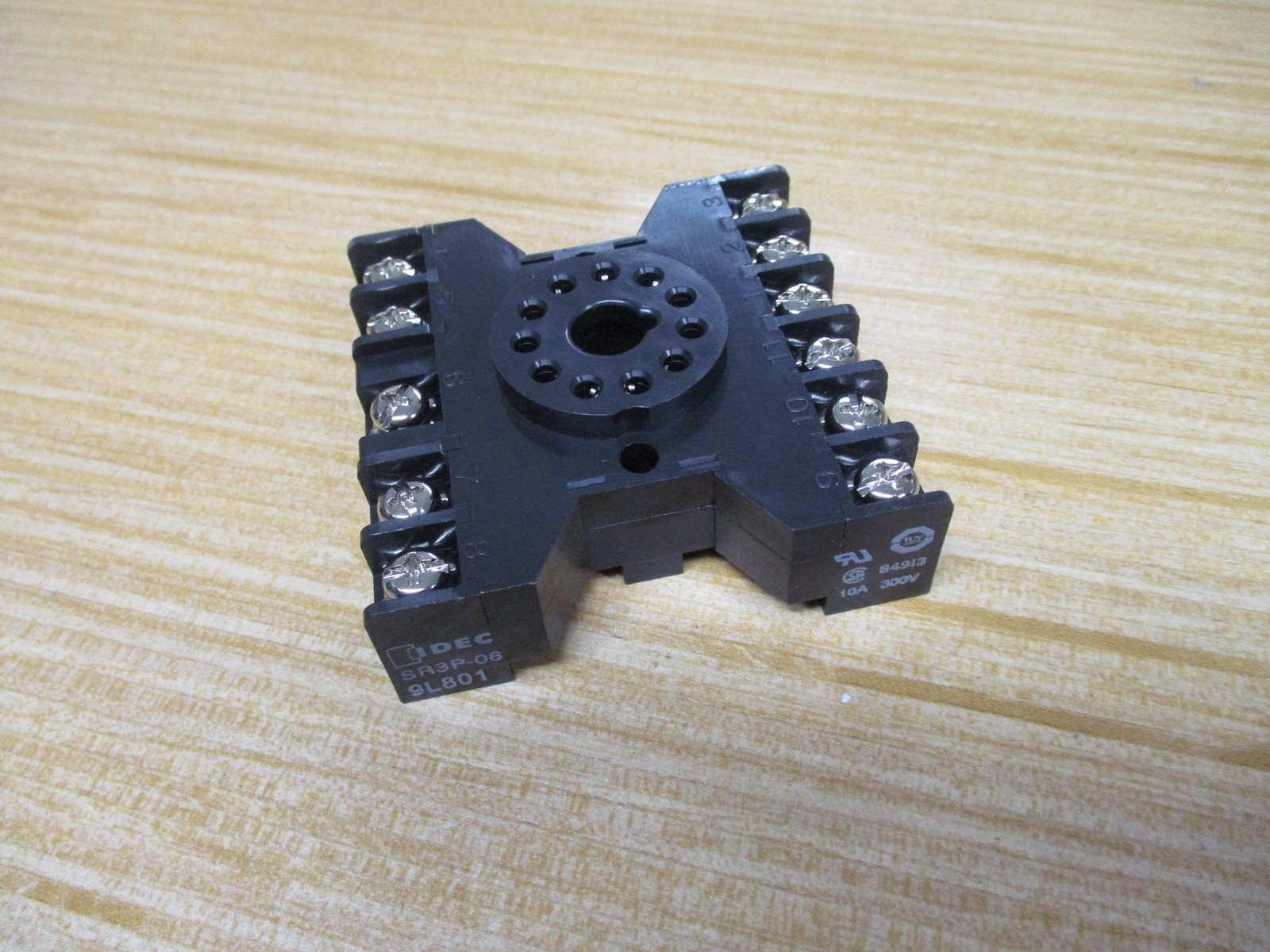 IDEC SR3P-06 Relay Socket SR3P06 Black