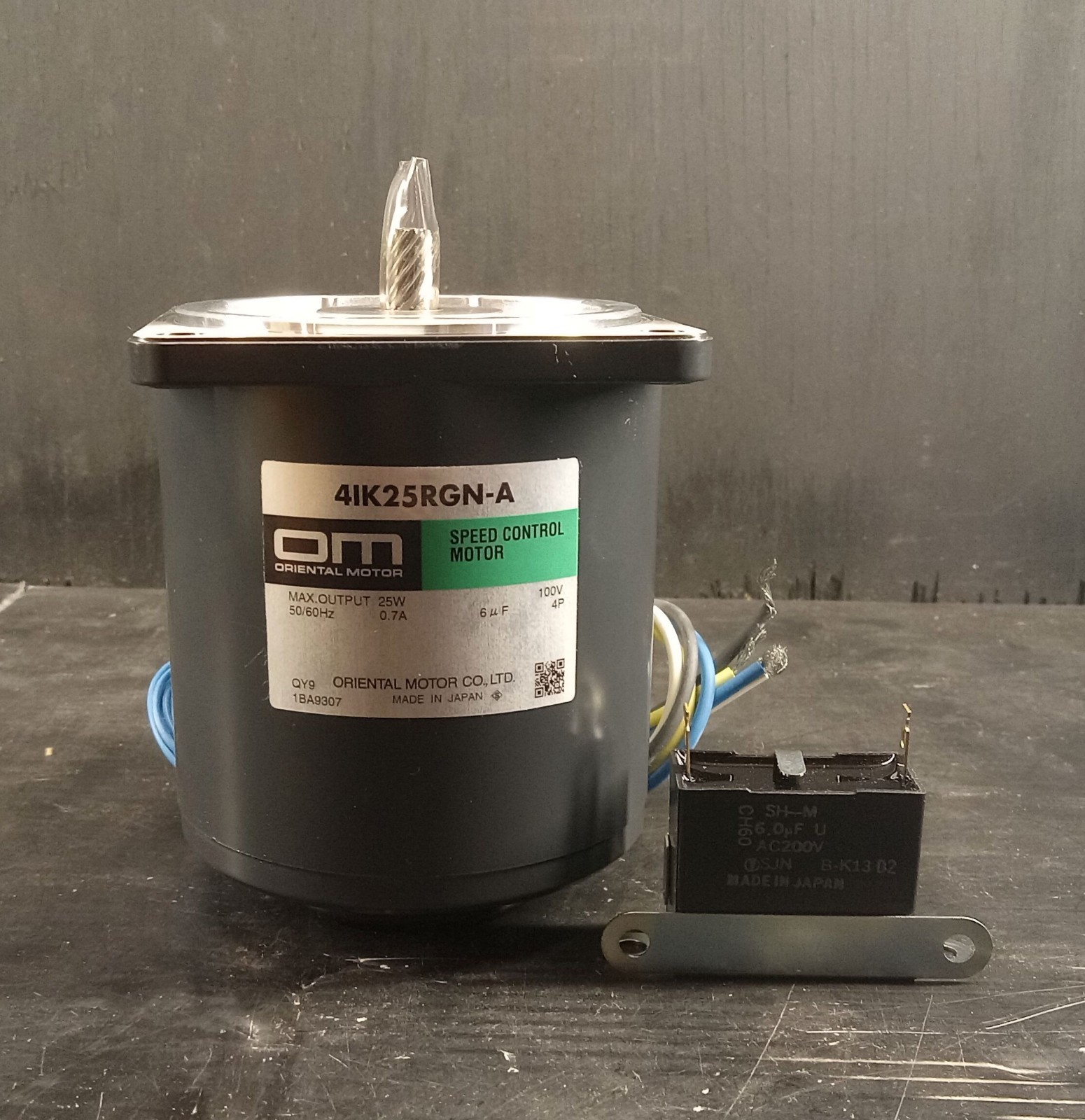 1 NEW ORIENTAL MOTOR 4IK25RGN-A SPEED CONTROL MOTOR NIB ***MAKE OFFER***