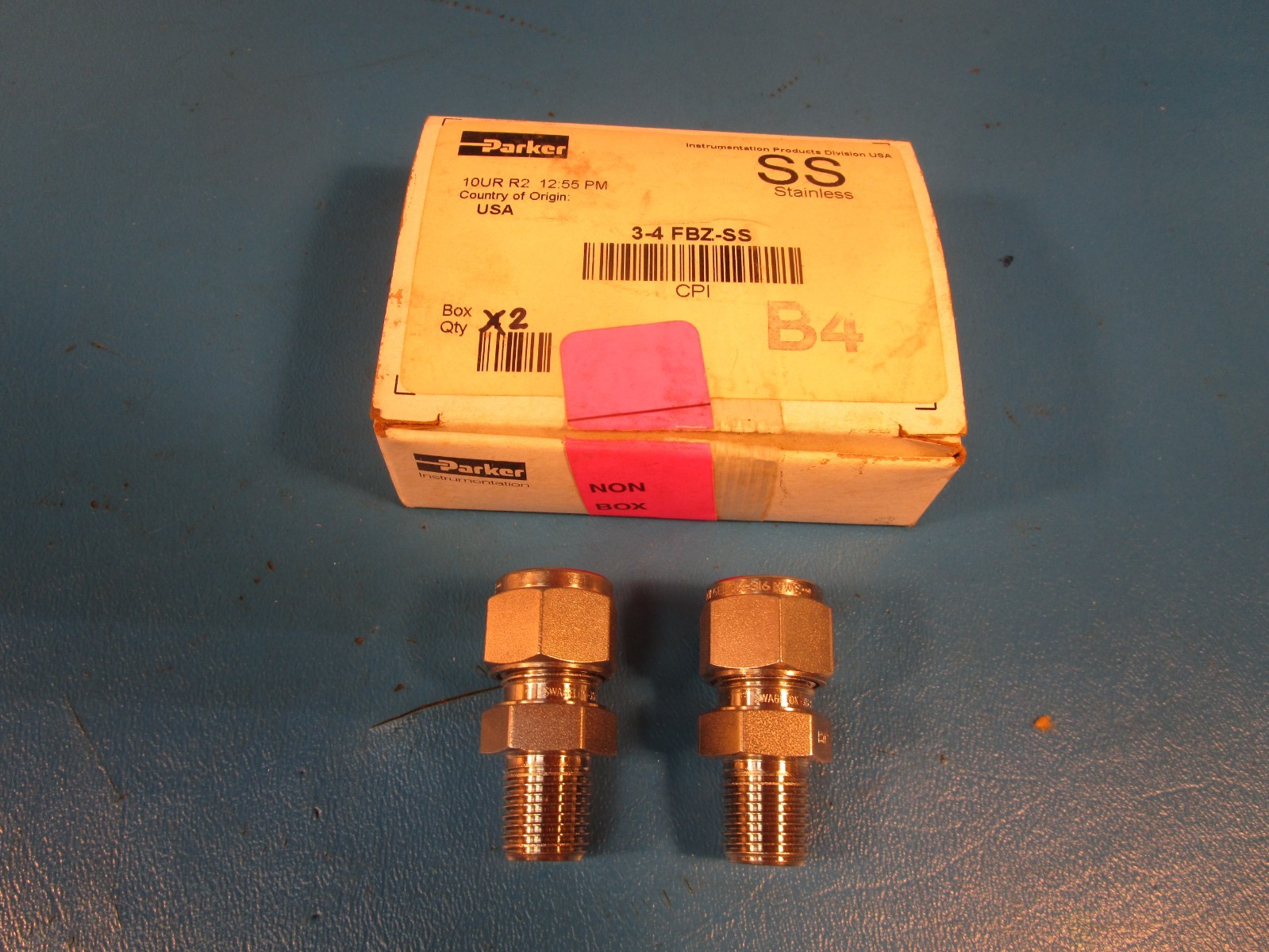 LOT OF 2 Parker 3-4 FBZ-SS, COMPRESSION TUBE CONNECTOR: 1/4″ THREAD, COMPRESSION