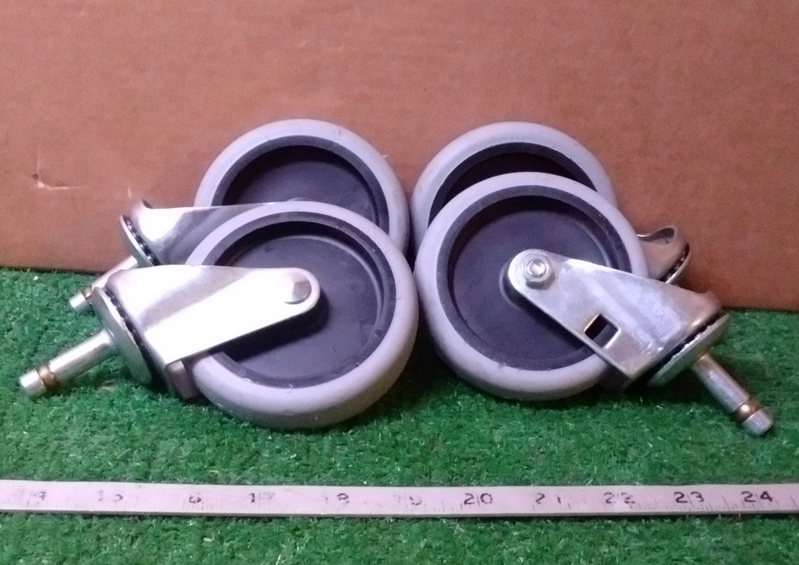 4 NEW FAULTLESS 30392 LIGHT DUTY CASTERS W/O BRAKES NNB ***MAKE OFFER***