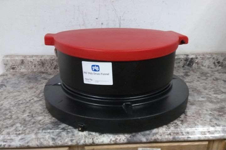 Pig DRM965-RD 55 Gal Drum Cap 24-1/2 In Outside Dia Drum Lid