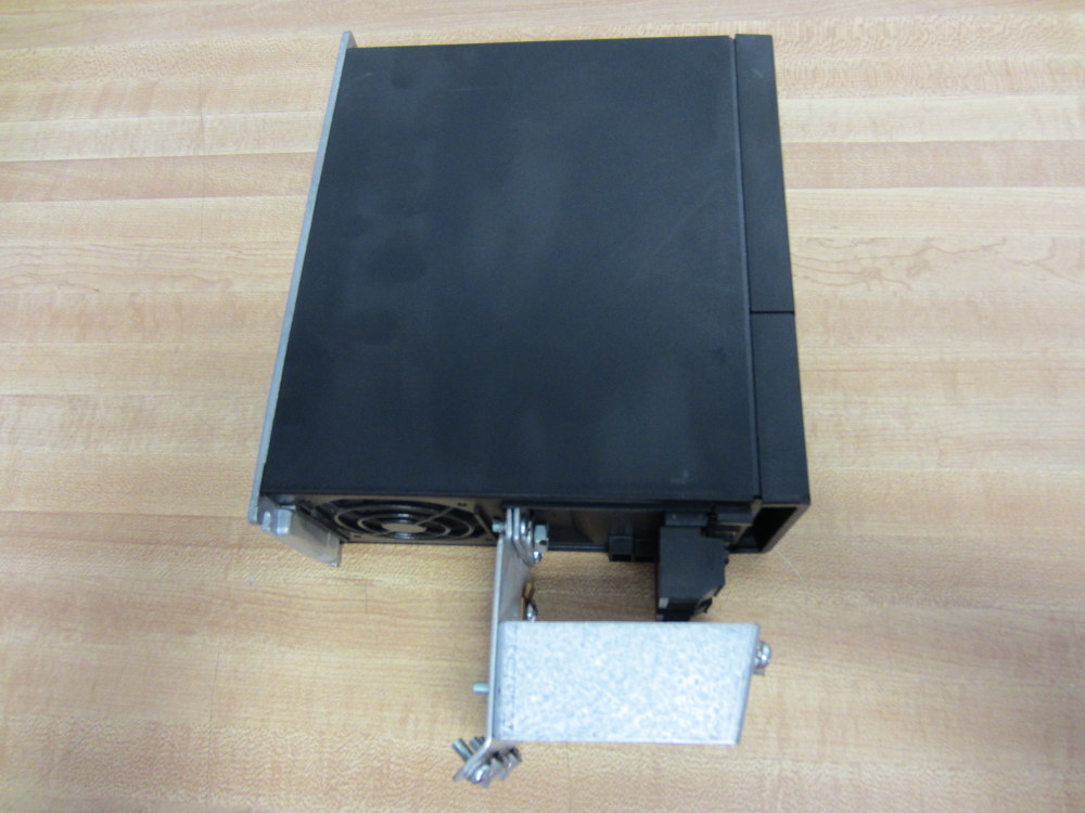 Danfoss 195N1027 AC Inverter Drive VLT 2800 Cracked