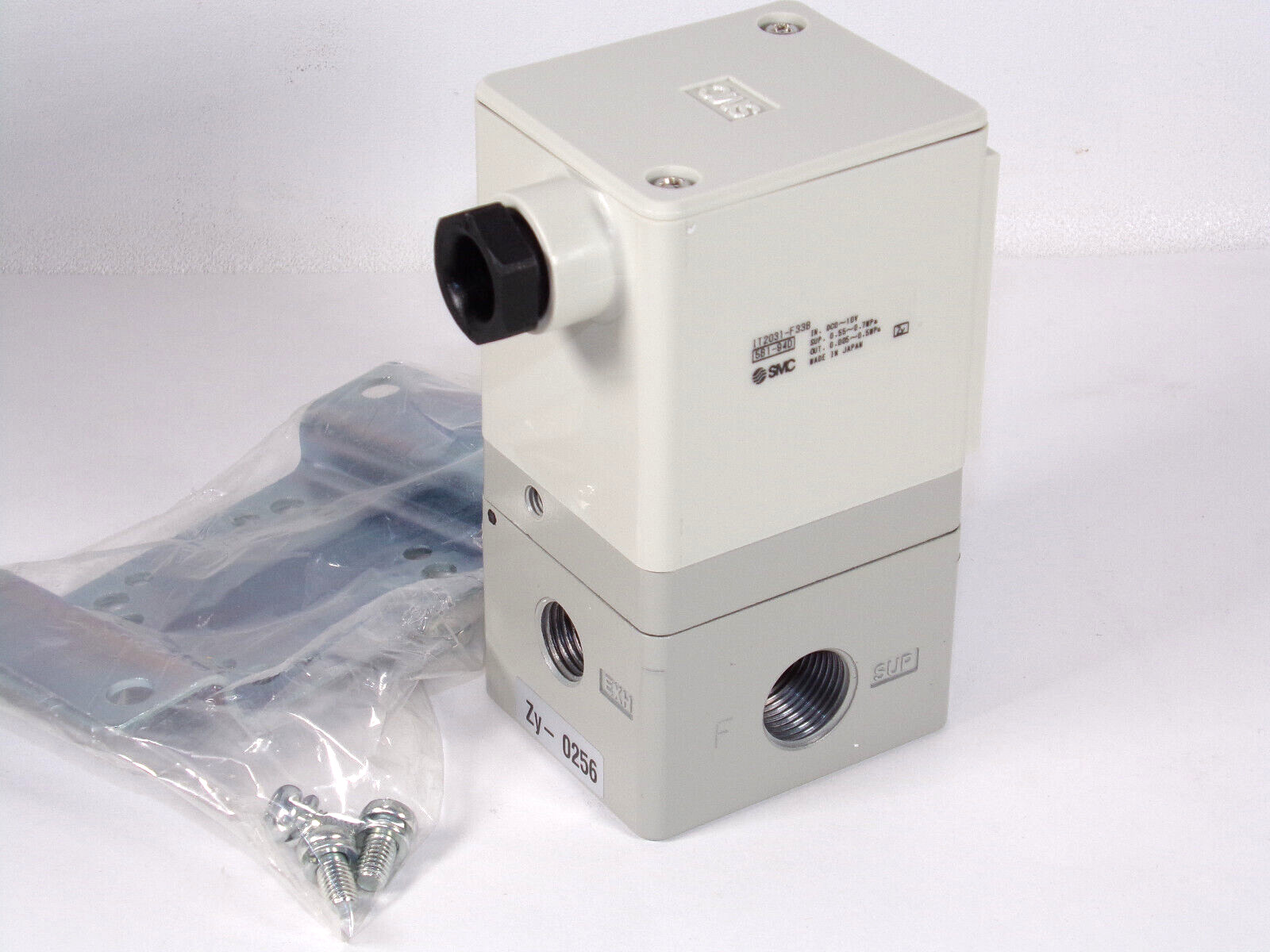 SMC IT2031-F33B E/P Regulator, Electro-Pneumatic, 3/8″ European