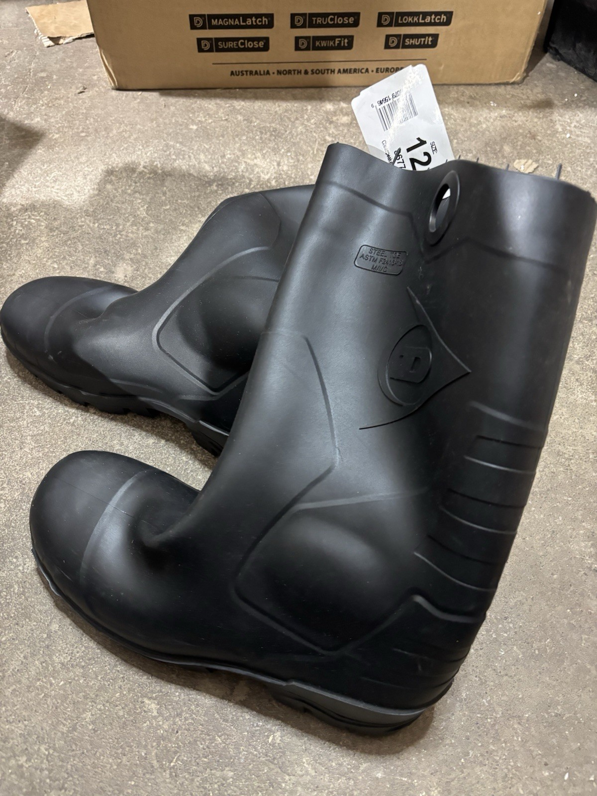 DUNLOP Men’s Chesapeake Ankle Boot, Steel Toe, Safety Boots Black, 12