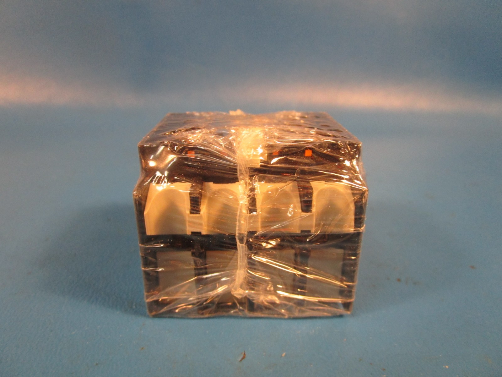 Telemecanique LA1 DN22, AUXILIARY CONTACT, BLOCK TYPE, 2 NO / 2 NC, 6 AMP