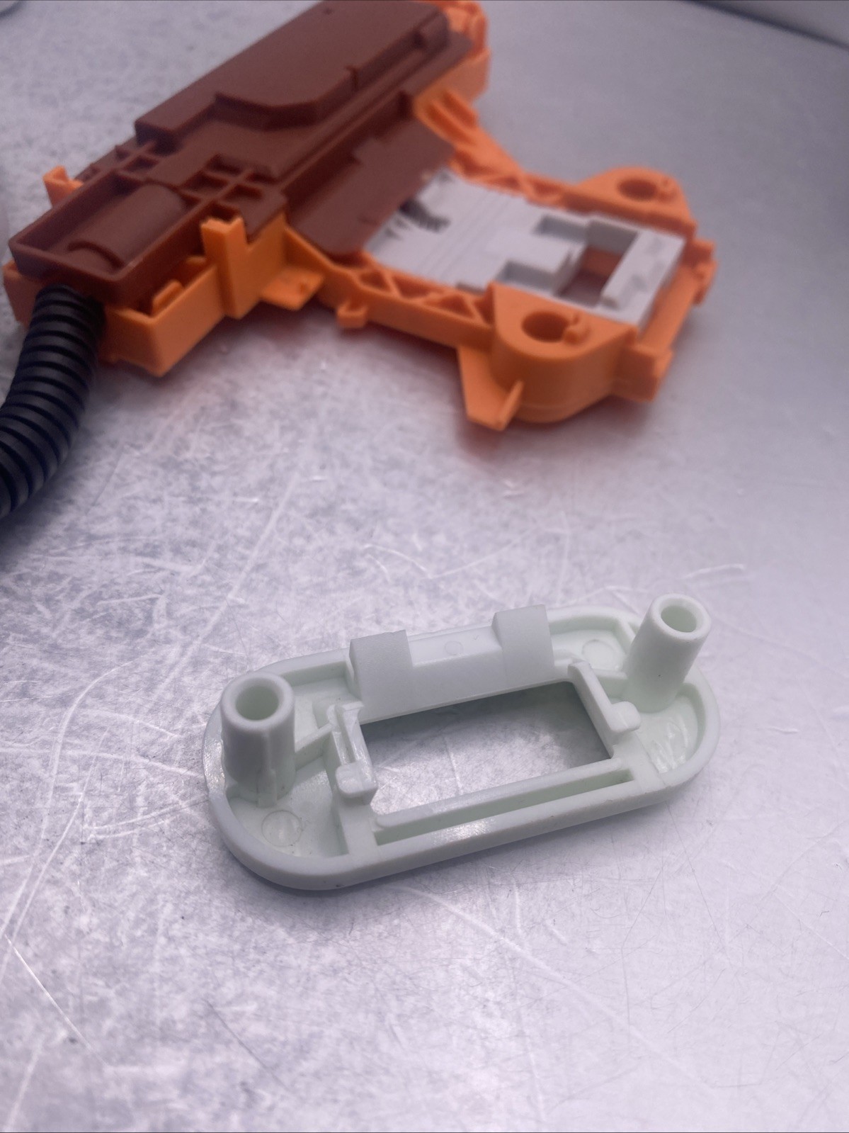 Latch WPW10482837 for Whirlpool, Amana, Maytag, KitchenAid, Jenn-Air, Bauknecht