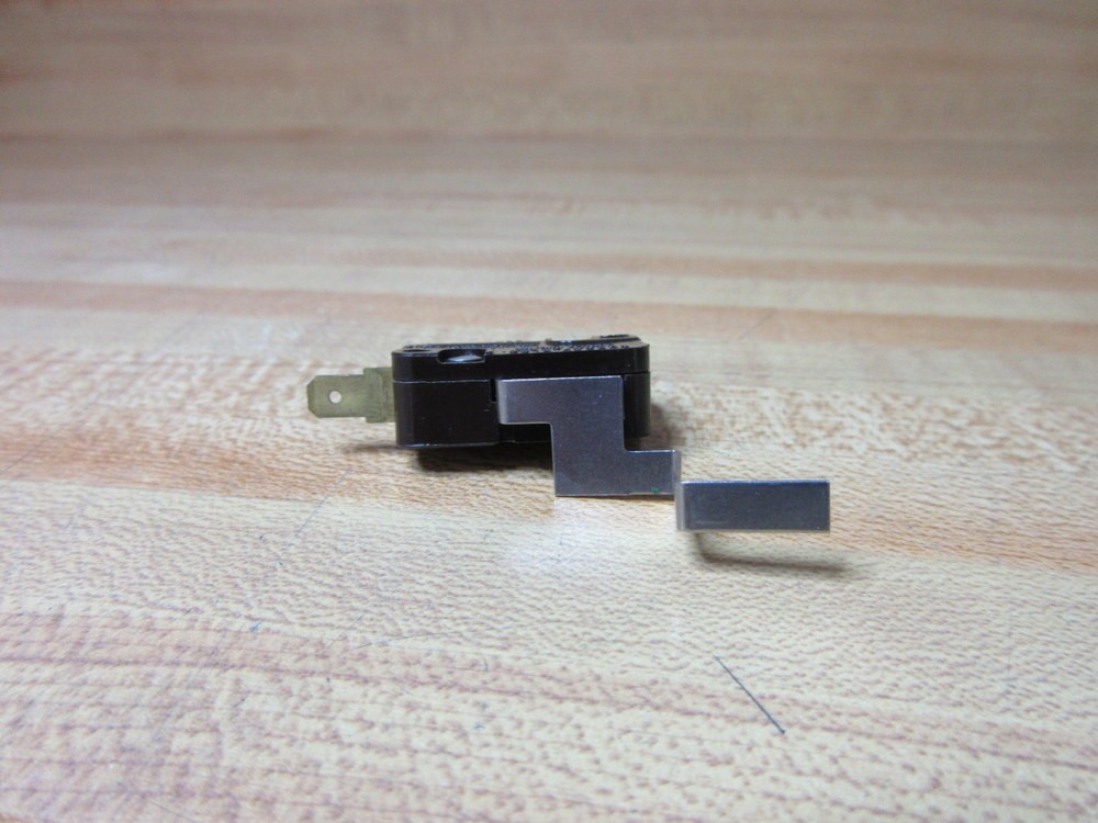 Cherry Electric E33 Snap-Action Switch w/Roller Lever