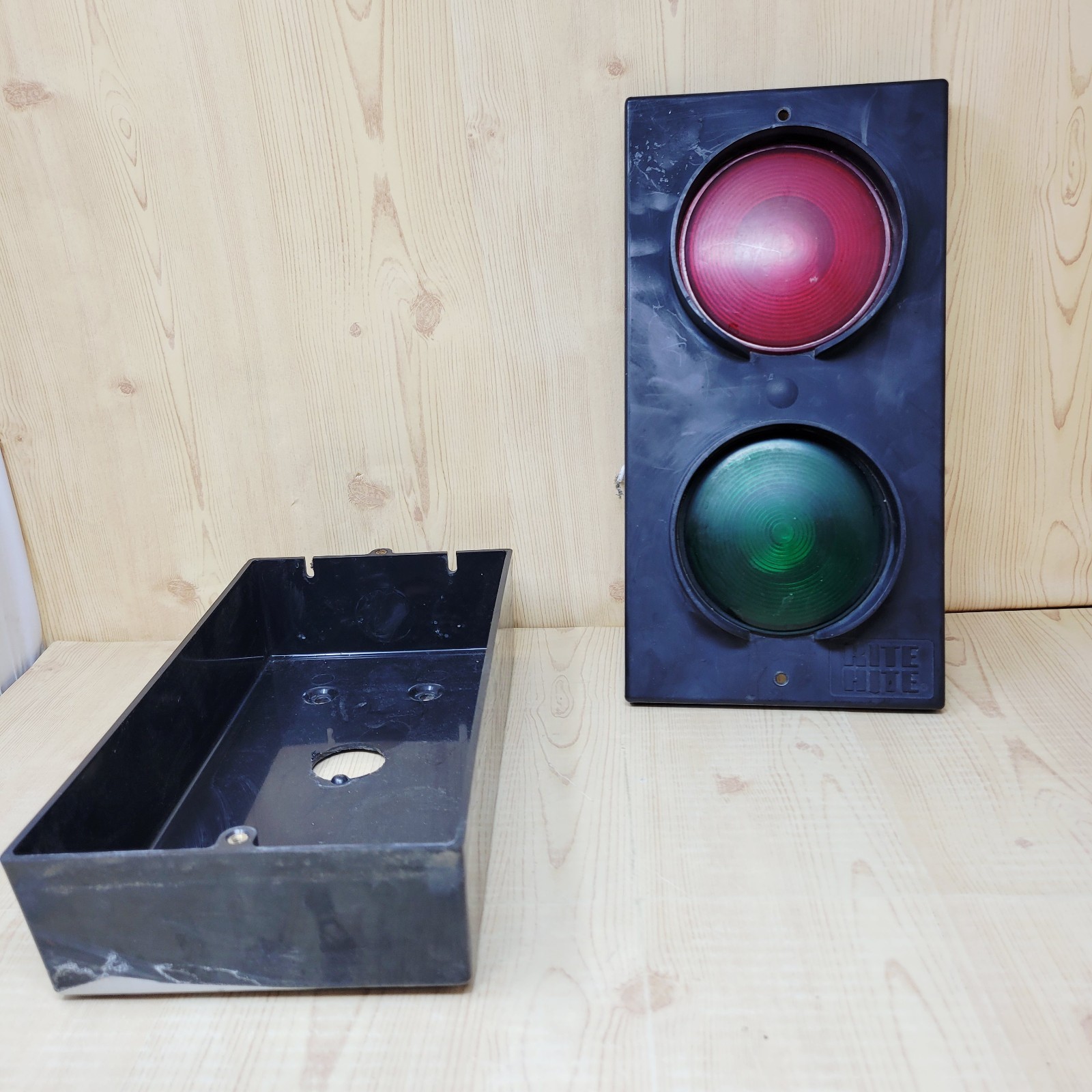 Rite Hite DOK LOK Vehicle Restraint Red Green Light