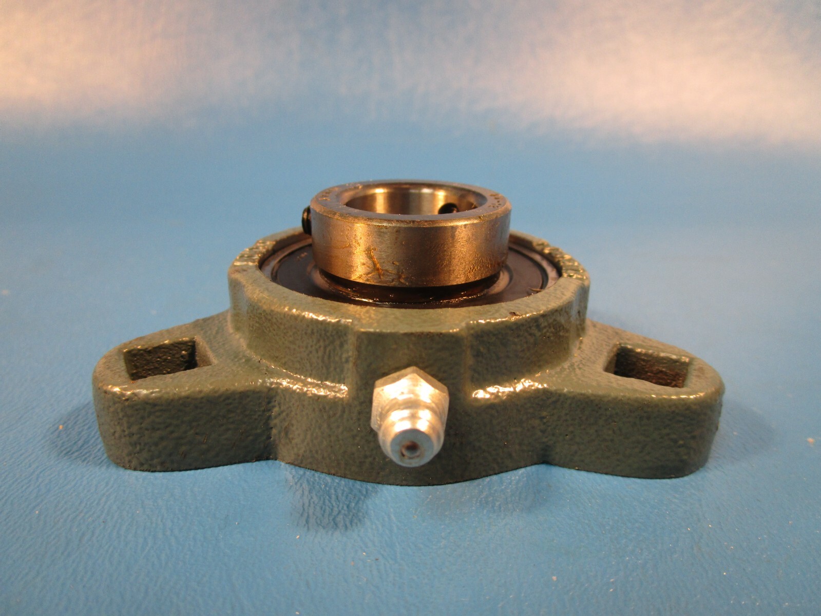 AMI BTM204-12 Flange-Mount Ball Bearing Unit – 3-Bolt Flange, 3/4 in Bore