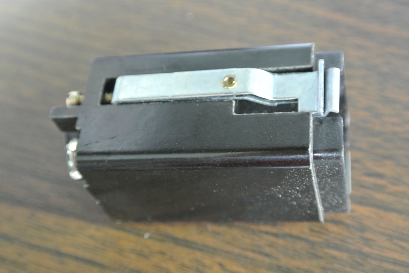 GE CR103C5202 – SQUARE INDICATING LIGHT – GREEN LENS – 125V AC/DC – NEW SURPLUS
