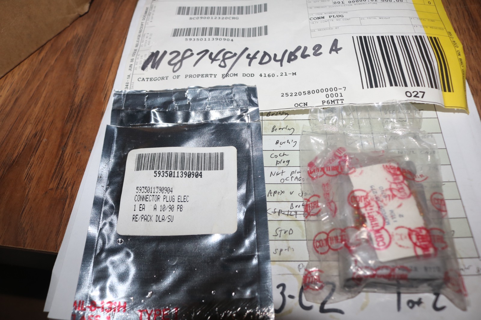 NOS Continental Electrical connector M28748/4-D4BL2A 5935-01-139-0904
