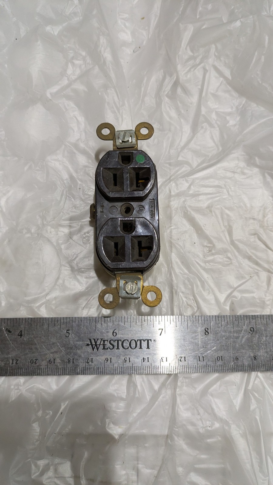 Hubbell Duplex Receptacle 20A 125V HOSPITAL GRADE