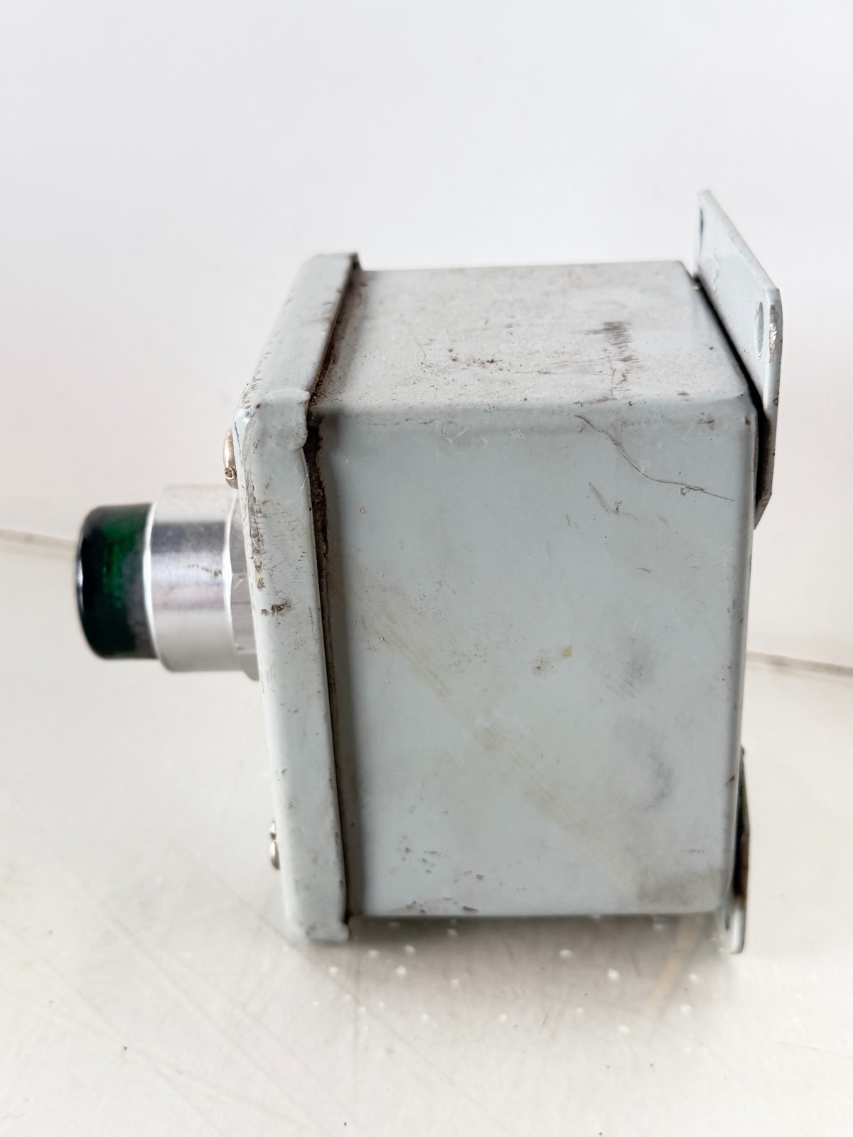 Industrial push button switch with box (RB4)