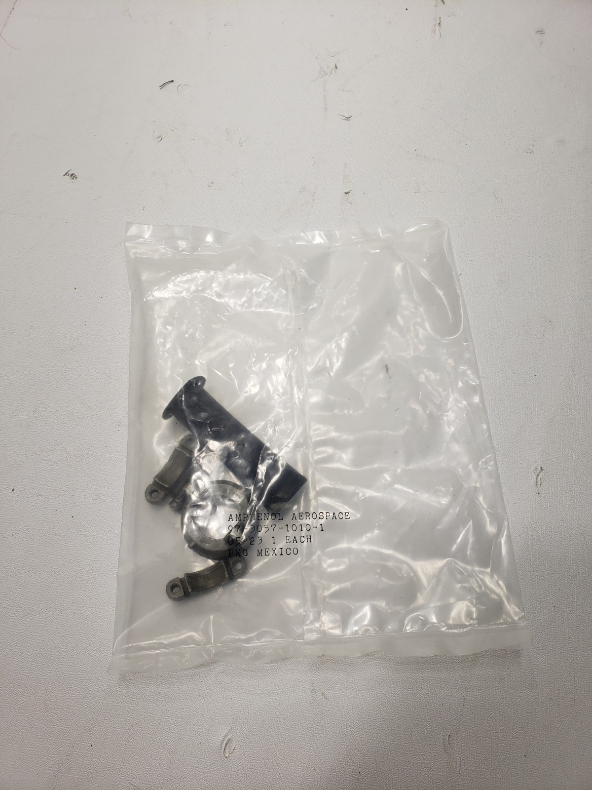 Amphenol Aerospace 97-3057-1010-1 Cable Clamp Backshell Connector NOS Sealed