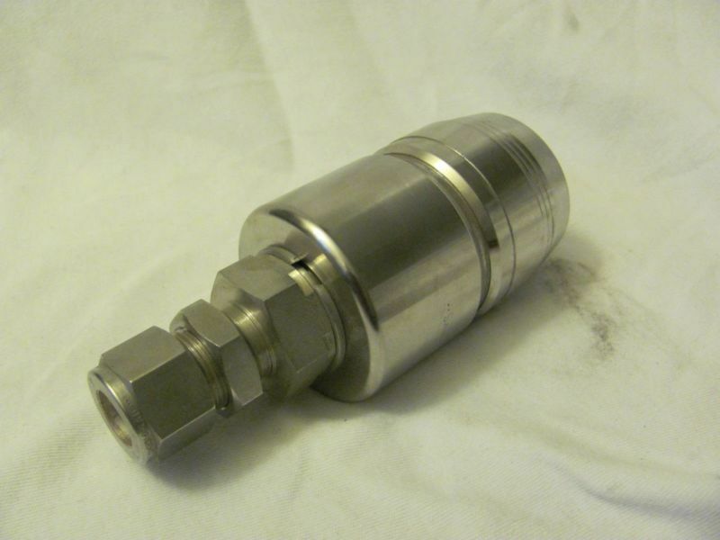 Swagelok SS-QTM8A-B1-810 Stainless Sealed Quick Connect Bulkhead Body