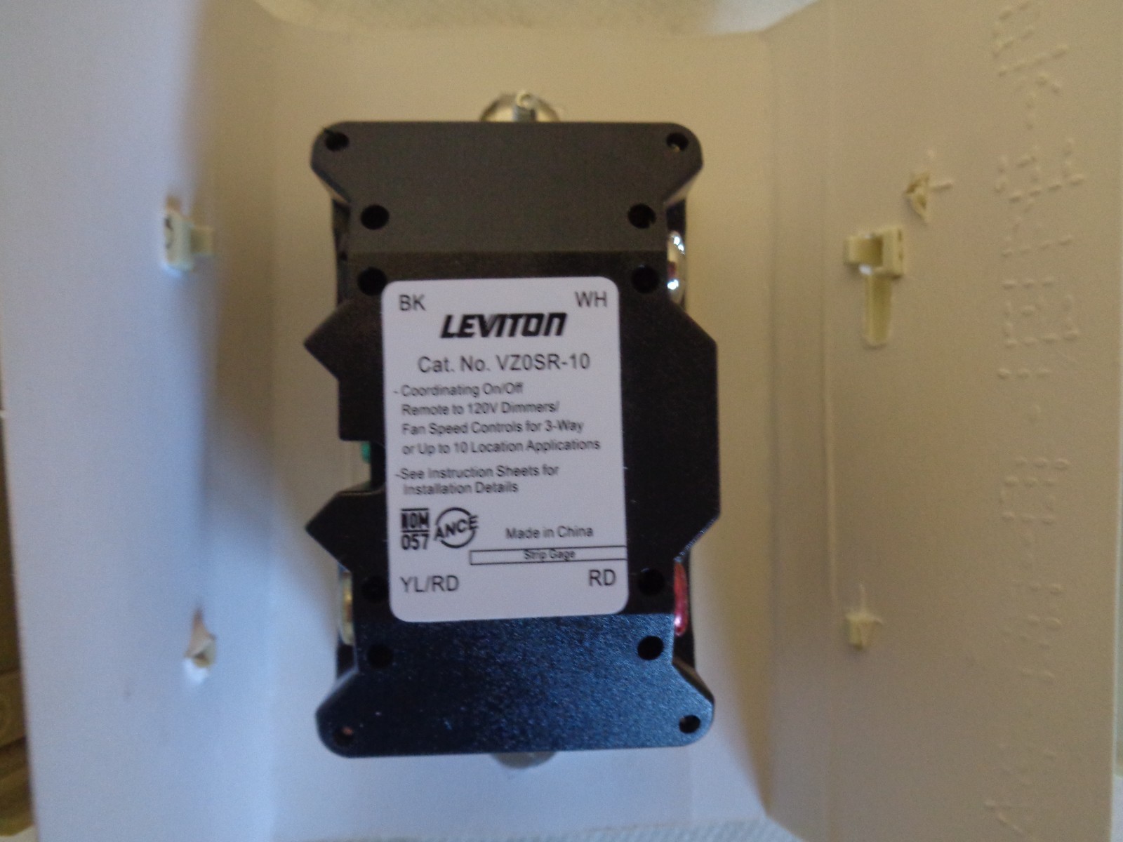 NEW LEVITON VZ0SR-10X LIGHT SWITCH REMOTE 120V 3 COLOR OPTION