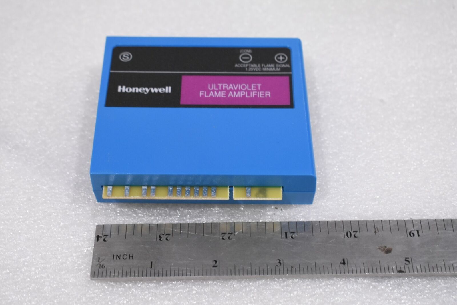 HONEYWELL R7849A1015 FLAME AMPLIFIER ULTRAVIOLET SOLID STATE PLUG-IN