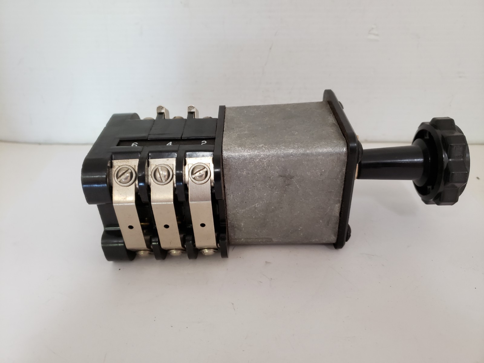 GENERAL ELECTRIC 10AA092 ROTARY CAM SWITCH 4 POSITION MAINTAINED NNB