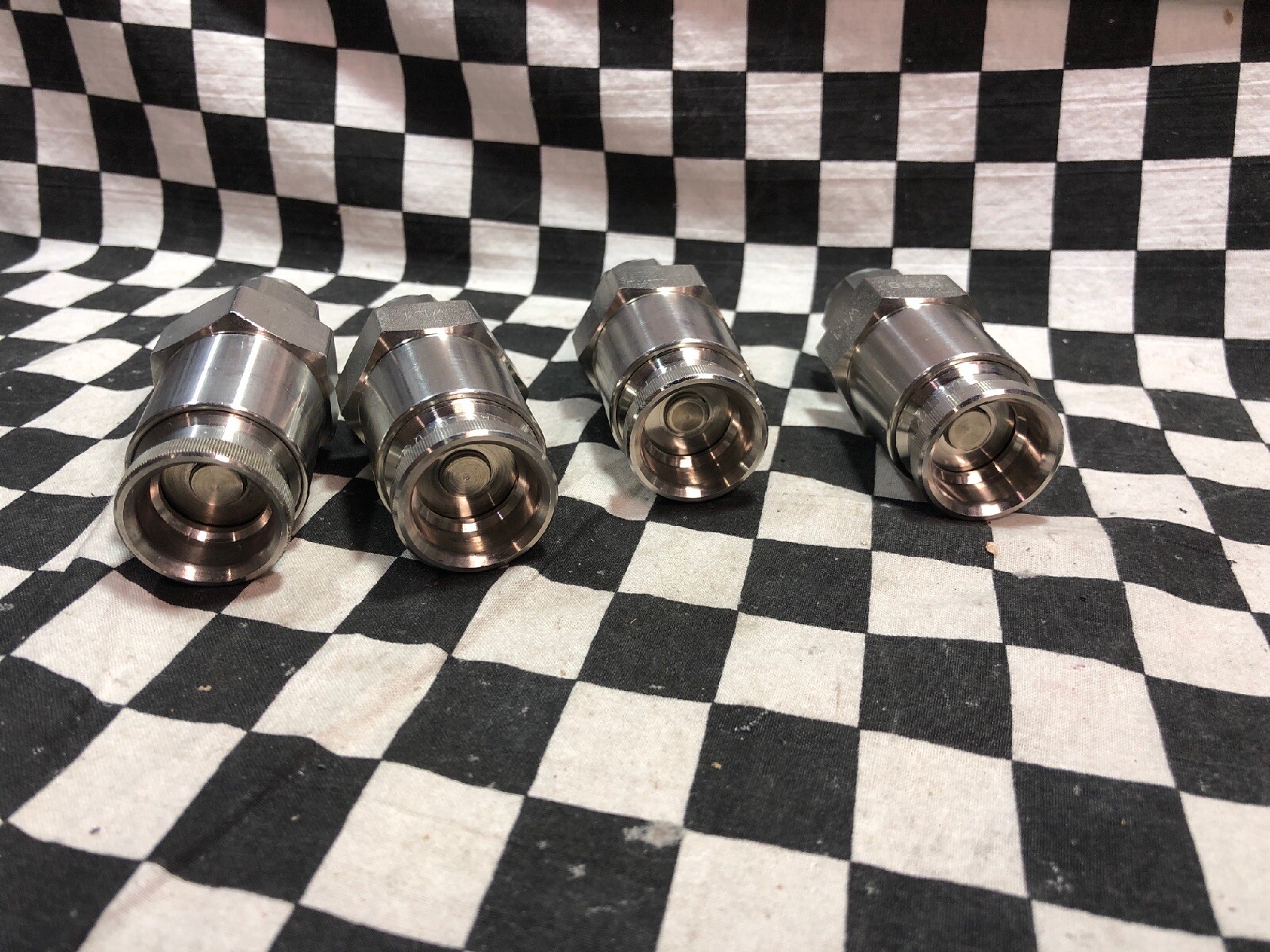 Lot Of 4 SWAGELOK Quick Connect Stem with Valve, SS-QTM8-D-810, SSQTM8D810