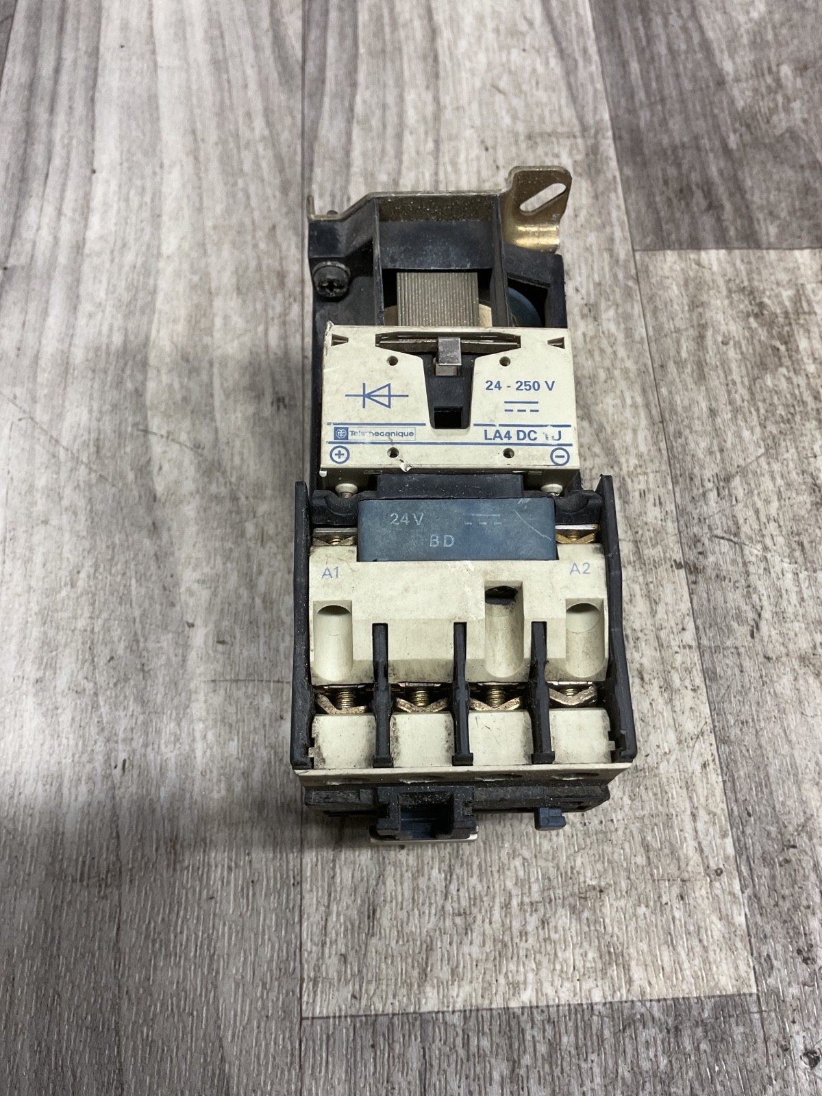 Telemecanique LP1 D25 10 DC Contactor *FREE SHIPPING* #4003G47PR7