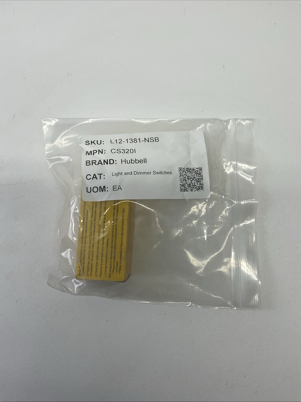 CS320I Hubbell 3-Way Toggle Commercial Switch, 20A, 120-277 VAC
