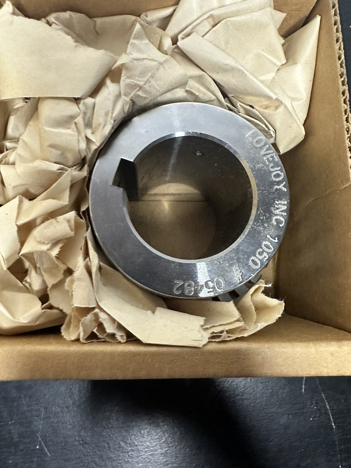 LOVEJOY 1050 HUB 1-5/8 3/8X3/16KW 69790405482 NEW IN BOX g6