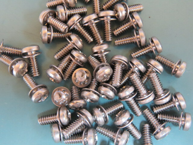 McMasters Carr 95345A047 Qty of 250 per Lot 18-8 Stainless Steel Pan Head Screw