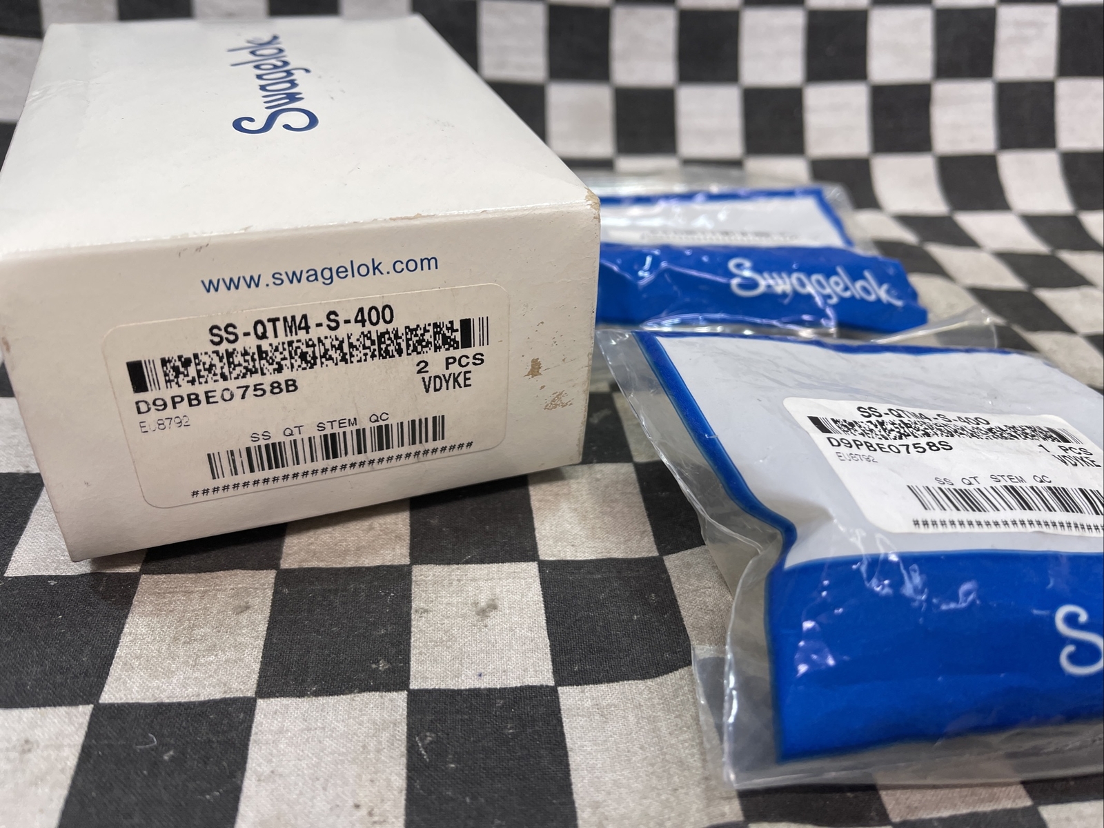 SWAGELOK SS-QTM4-S-400, SSQTM4S400, Quick Connect, LOT OF 2 SHIPSAMEDAY#1543A10