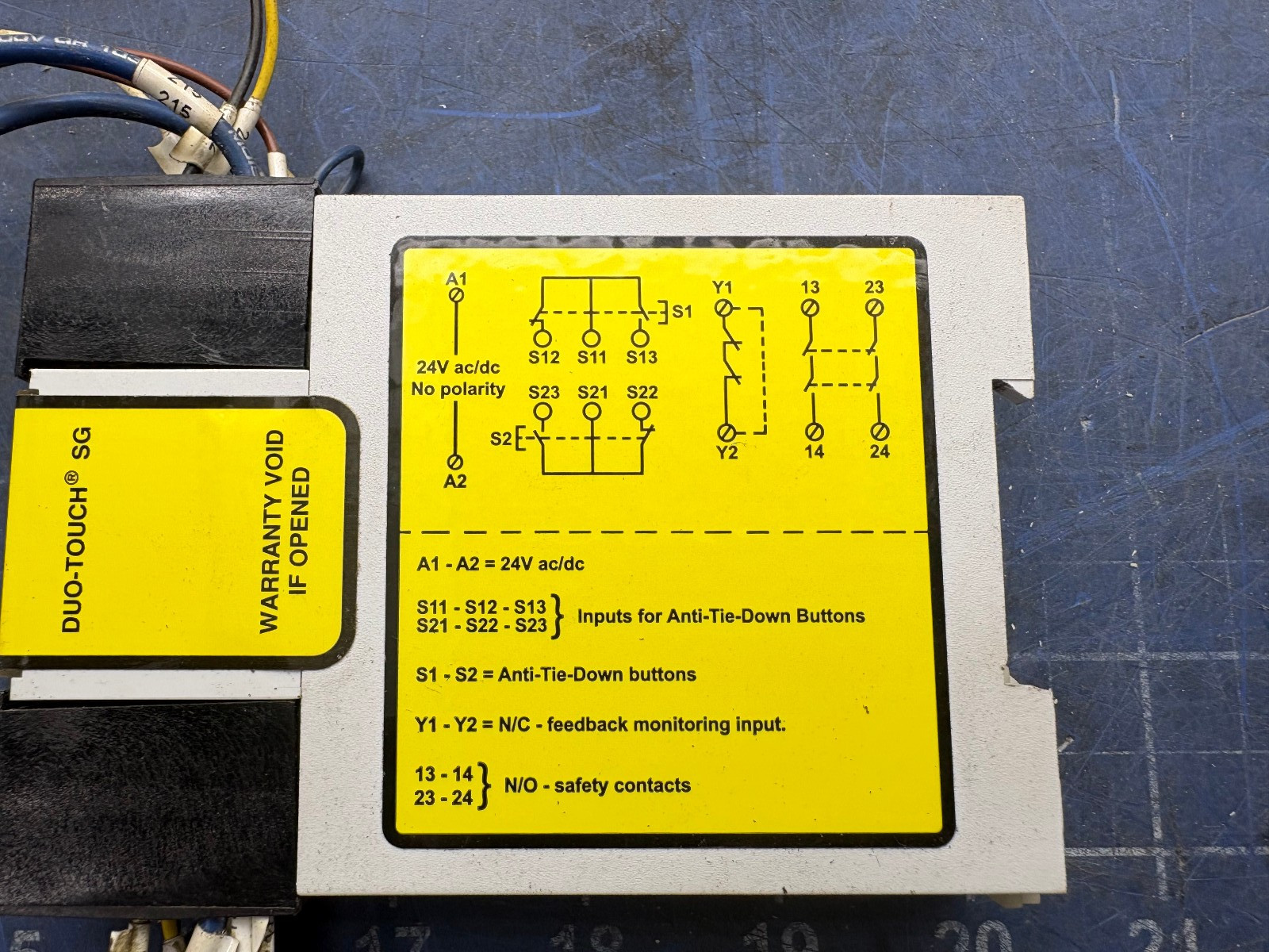 BANNER AT-FM-10K SAFETY RELAY 24VAC/DC 200mA MAX *SEE PICTURES*