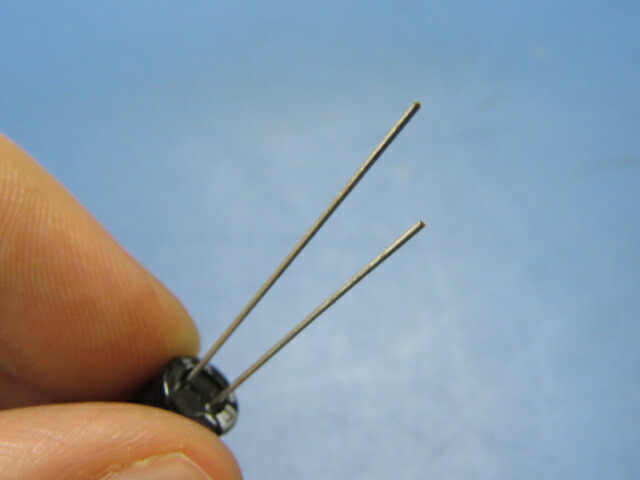 ARCOTRONICS ESS227M6R3AE2AA Qty of 250 per Lot CAPACITOR,ALUMINUM ELECTROLYTIC,