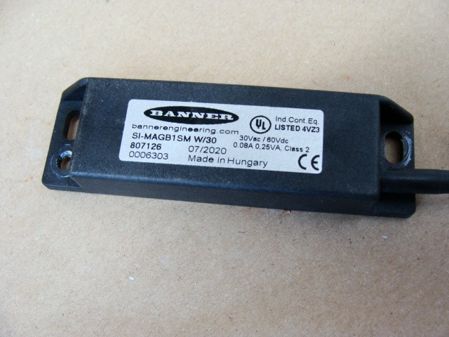 BANNER SAFETY SWITCH SI-MAGB1SM W/30 807126 30VAC/60VDC 0.08A 0.25VA